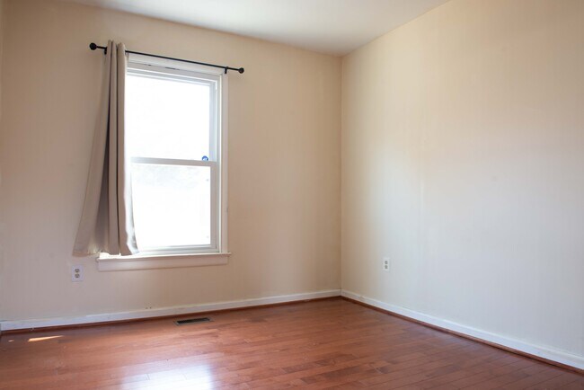 Guest Room - 9025 Saffron Ln