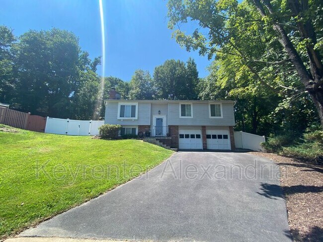 Building Photo - 5901 Beech Tree Dr