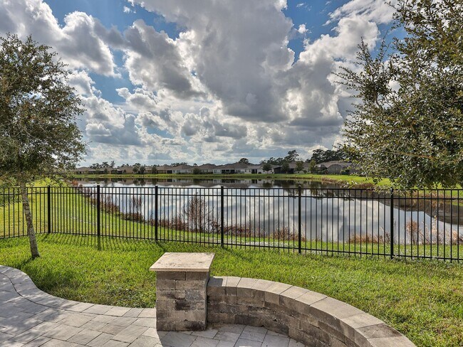 Foto del edificio - Come home and enjoy the relaxing porches!