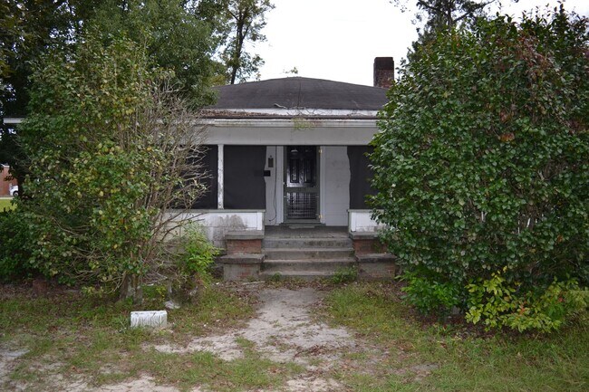 Building Photo - 1315 Jane St