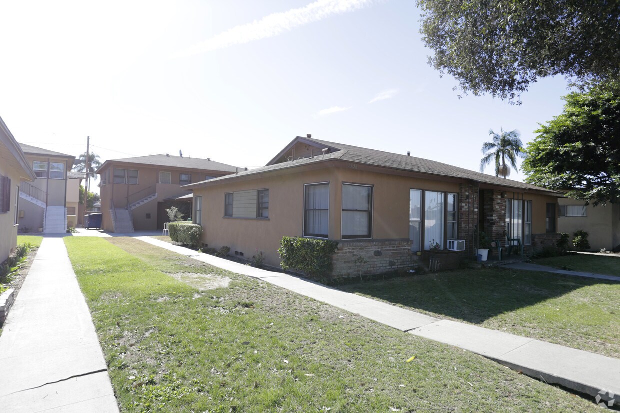 Primary Photo - 1136 W Broadway