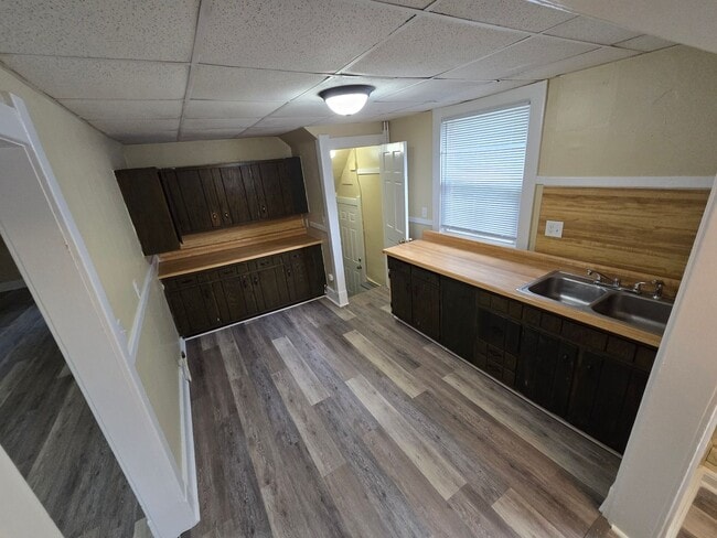 Building Photo - 3 Bedroom House