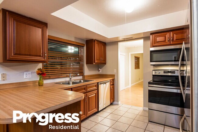 Building Photo - 923 SE 19th St