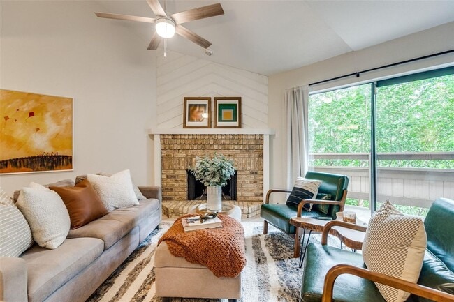 Building Photo - Stunning Newly Renovated Condo by Love Field