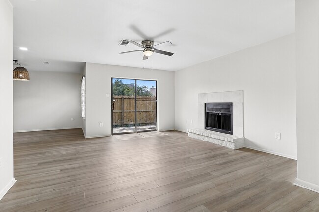 Foto del edificio - 5122 Blair Ln