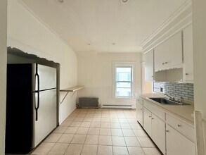 Building Photo - 28 Brook St