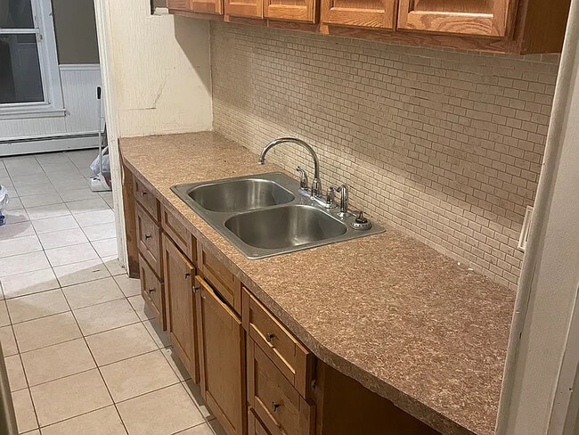 Building Photo - 8 Bagley St