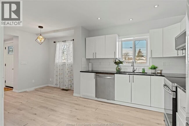 Photo du bâtiment - 1581 Bruce Ave