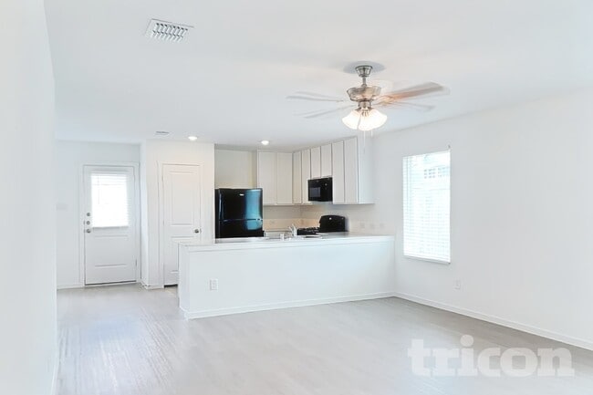 Building Photo - 10712 Cowhide Ln