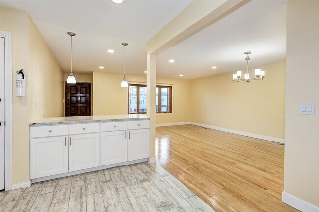 Building Photo - 20 Colonial Dr