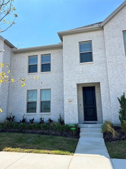 Foto del edificio - 2837 Jacaranda Dr