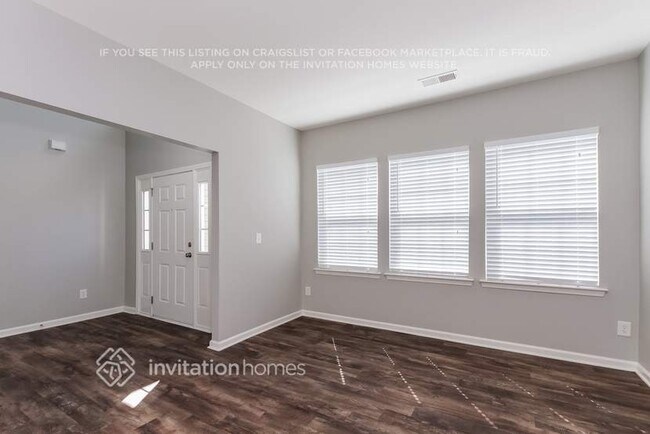 Foto del edificio - 12120 Palomar Dr