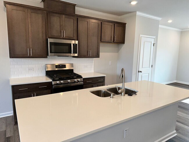 Foto del edificio - 327 Devon Cliffs Dr, Wake Forest