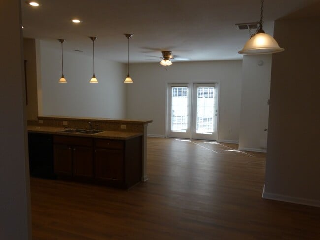 Building Photo - Townhome available on February 7th