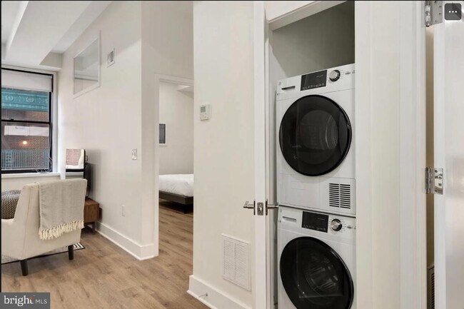 Foto del edificio - 150 S Independence Mall W