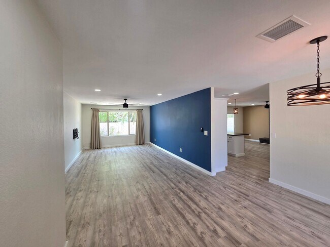 Foto del edificio - 5835 E Acoma Dr