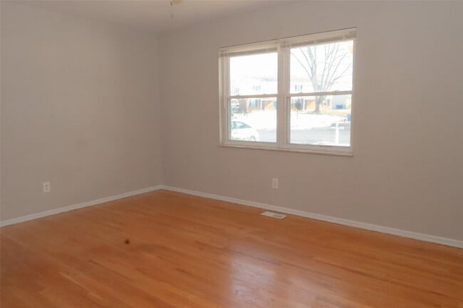 Building Photo - 835 Cole Blvd