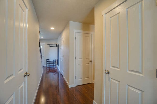 Building Photo - 6204 NE 70th Ct