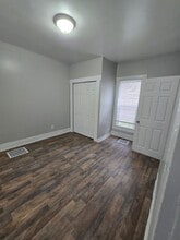 Building Photo - 2207 S Walnut St