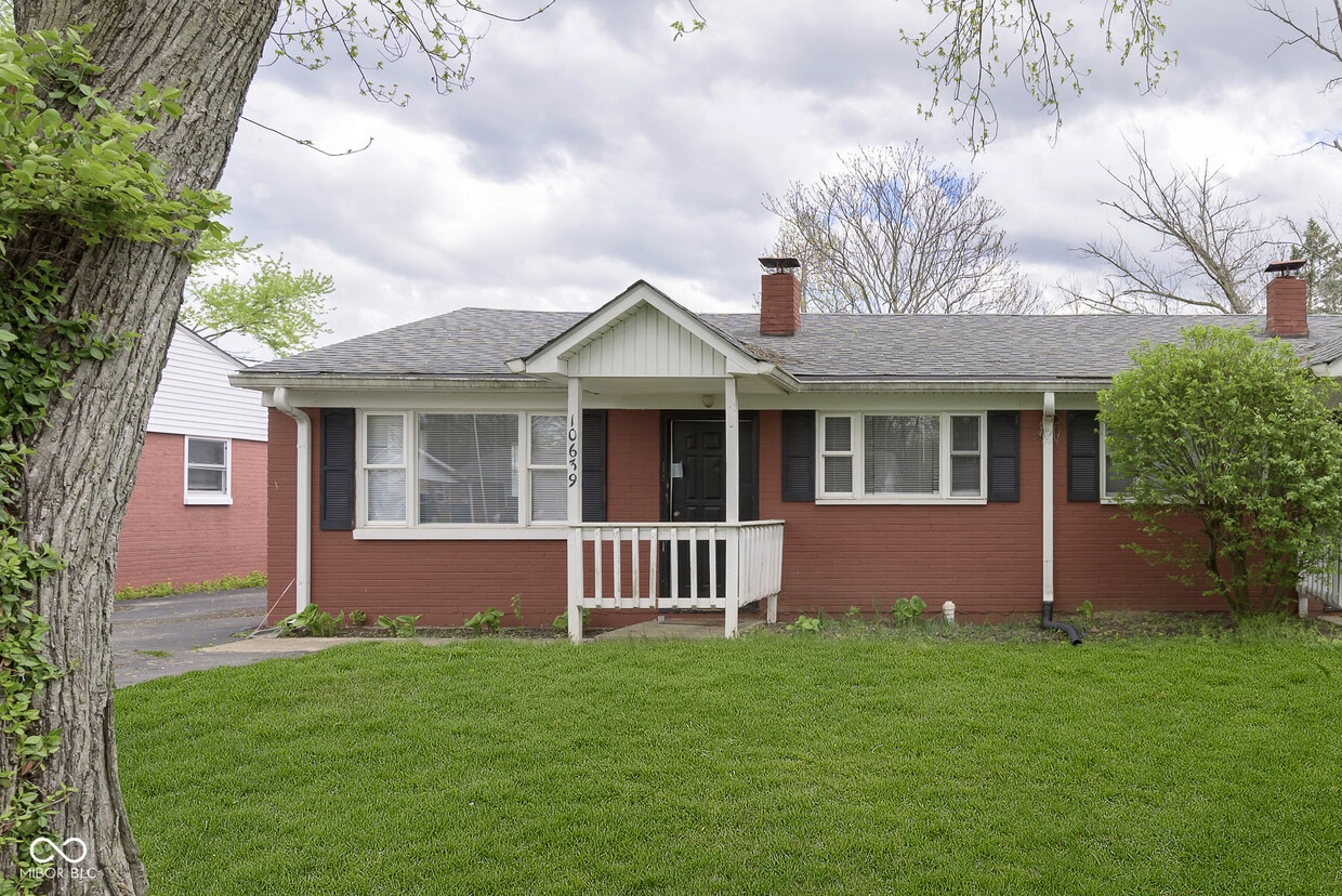 Primary Photo - 10639 Broadway Ave