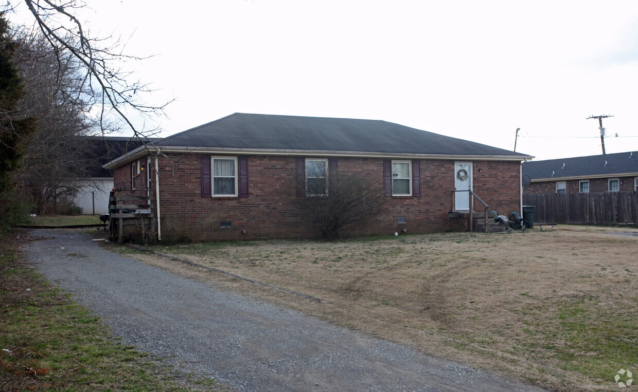 Building Photo - 735 Longhollow Pike