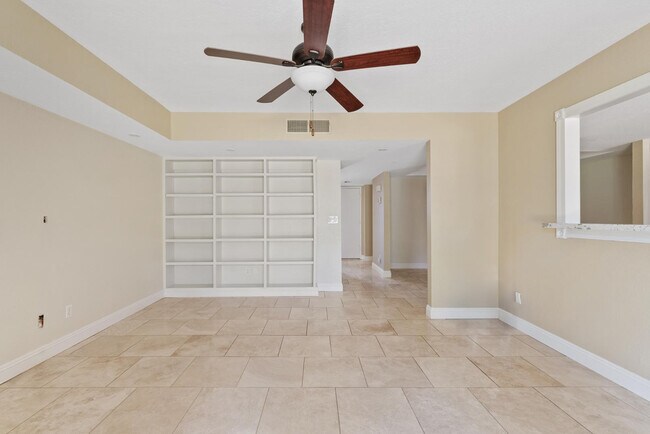 Foto del edificio - 2232 W Lindner Ave