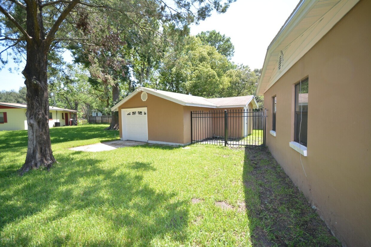 Primary Photo - 3527 Rockwood Dr
