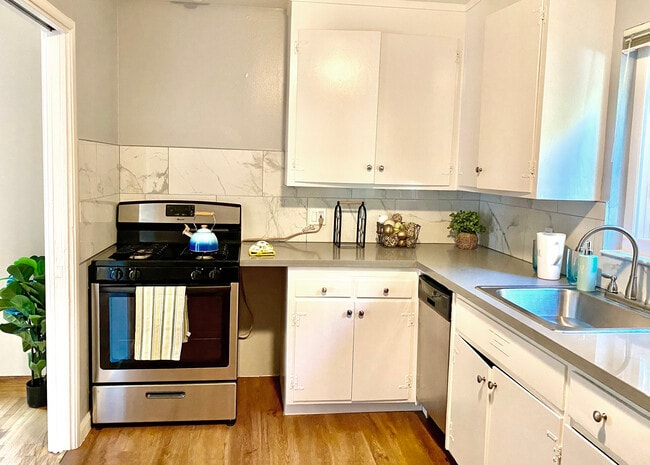 Building Photo - 1114 Stannage Ave