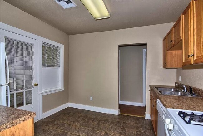 Foto del edificio - MAJOR PRICE DROP! Excellent home located in Kendall - Whittier!