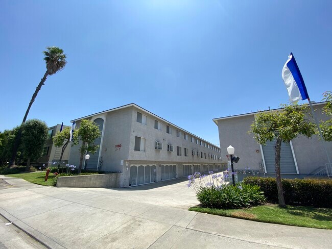 Foto del edificio - 9160 Huntington Dr