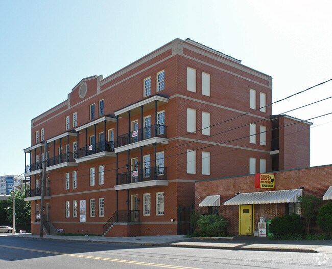 Building Photo - River Crest Condominiums