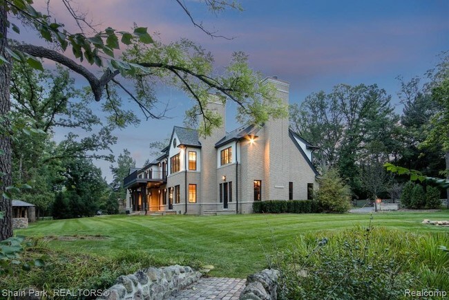 Foto del edificio - 800 Cranbrook Rd