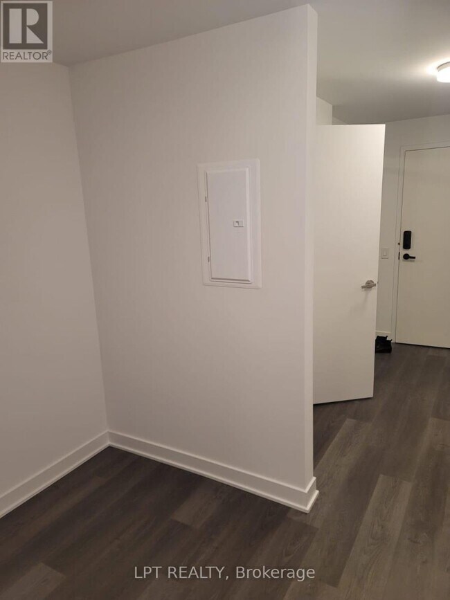Photo du bâtiment - 3900 Confederation Pkwy