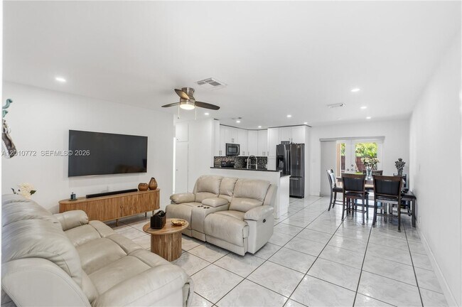Foto del edificio - 630 NE 23rd Ct