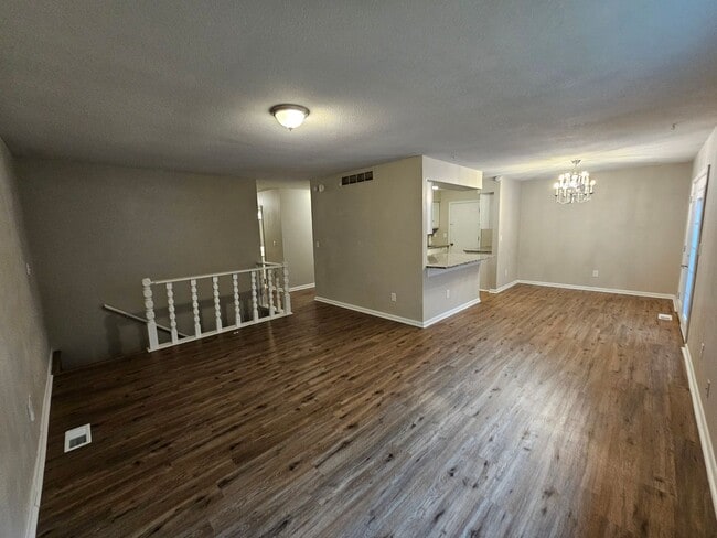 Building Photo - 3 Bedroom 2 Bath  Home in Bel Aire - Finis...