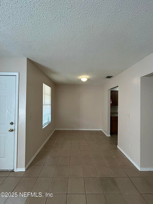 Building Photo - 460 Crabapple Ct