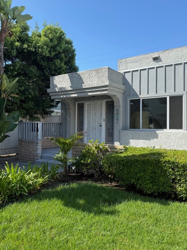 Building Photo - 297 N Lowena Dr