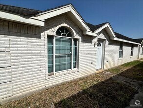 Building Photo - 613 La Mancha Dr