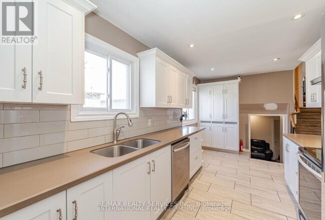 Building Photo - 124 Courtleigh Square