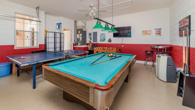 Building Photo - 8157 Fan Palm Way