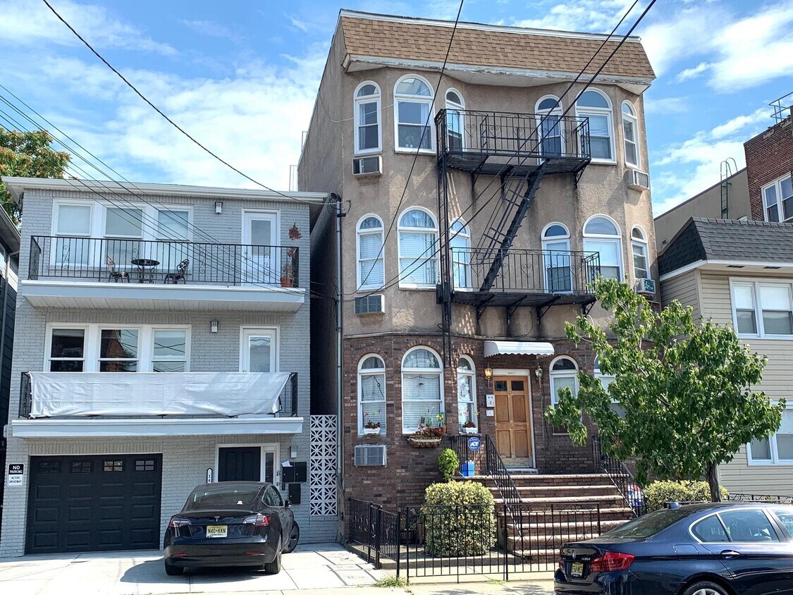12 Poplar St Unit 4, Jersey City, NJ 07307 Condo for Rent in Jersey
