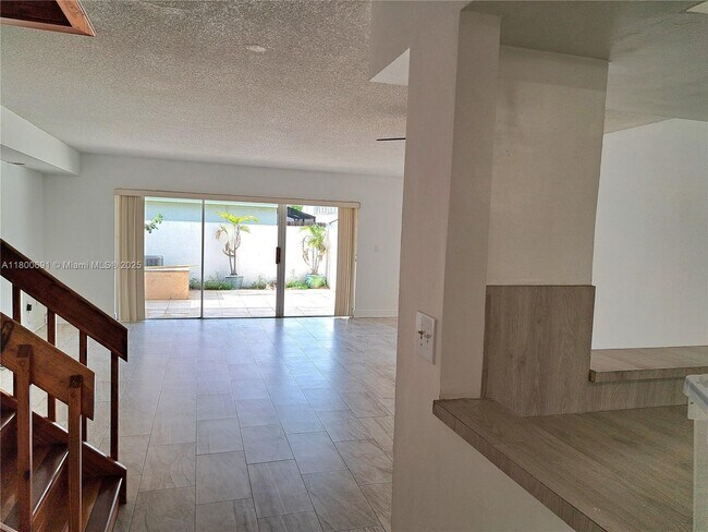 Foto del edificio - 3535 Magellan Cir