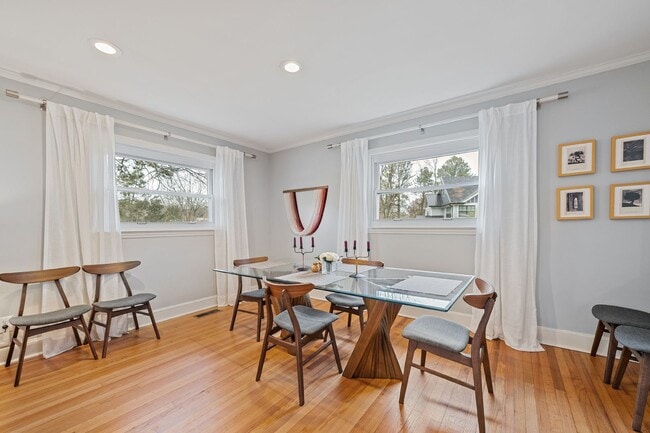 Building Photo - *PARK FLEX STAYS* Available Early July! - Beautiful Furnished 3 Bed/2 Bath Home Close to Duke and...