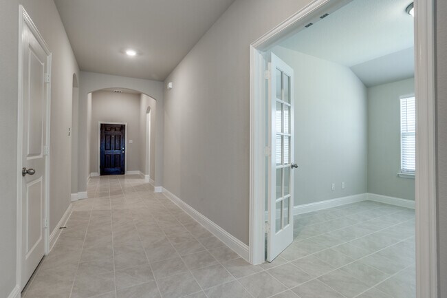 Foto del edificio - 211 Red Oak Dr