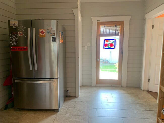 Foto del edificio - 4 BR 2 BA Coming Soon! 555 C Street, Lemoo...