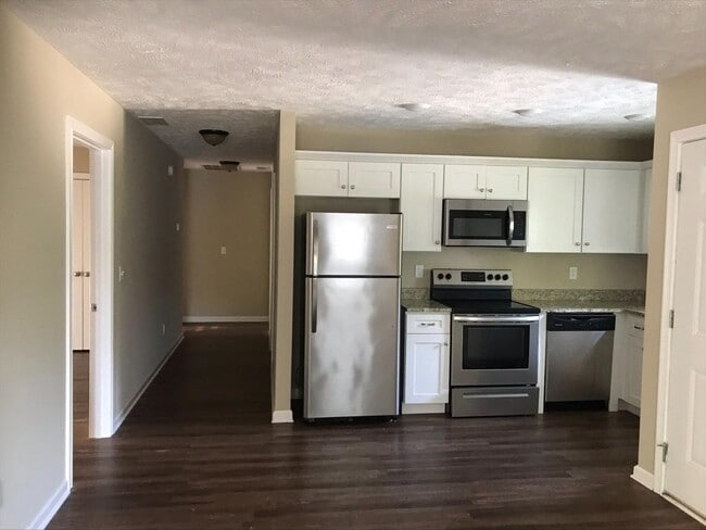 Building Photo - 201 Cherry Way
