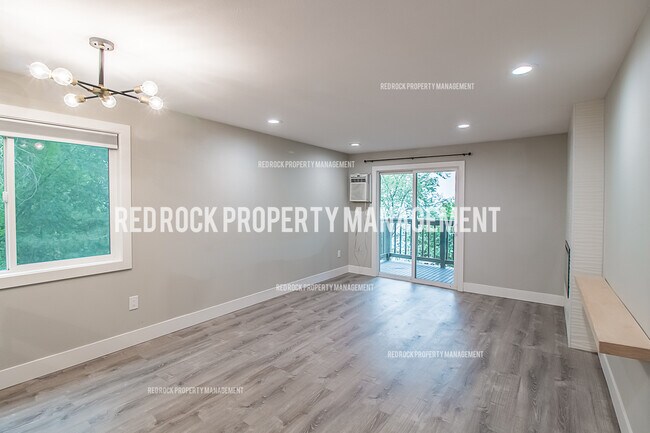 Foto del edificio - 6017 E 6th Ave