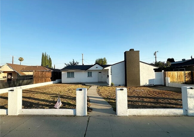 Building Photo - 15846 Rinaldi St