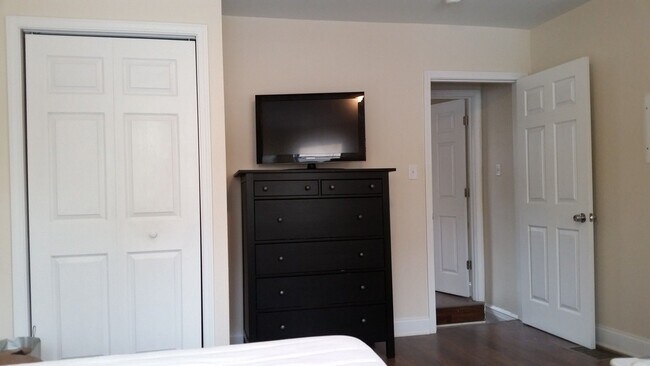 Building Photo - EXTREMELY SPACIOUS AND REMARKABLY REMODELED NORTHSIDE HOME- AVAIL NOW!