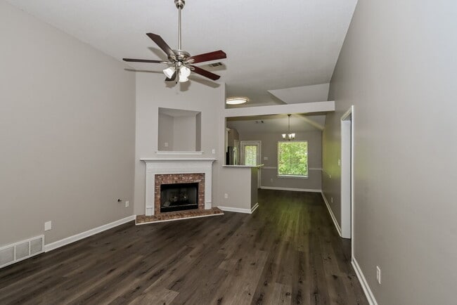 Building Photo - 215 Garden Springs Dr